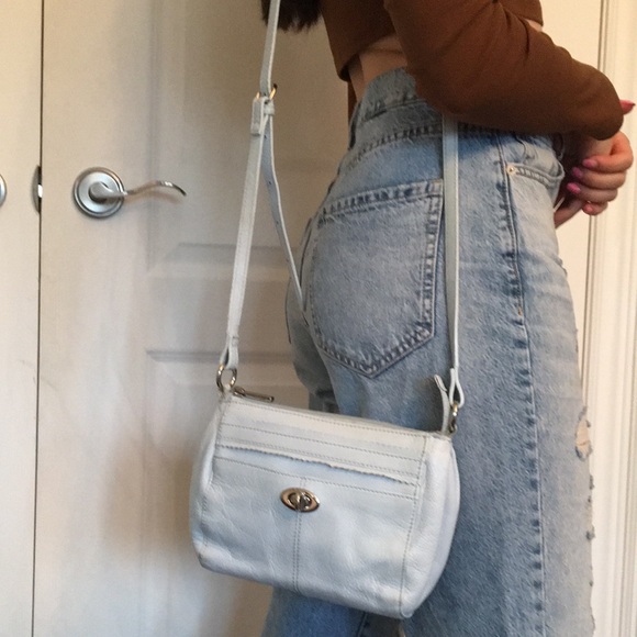 Danier leather purse light blue - Picture 1 of 3